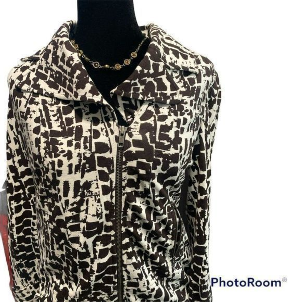 Chico's‎ Brown and Cream giraffe print light weight sweatshirt jacket
